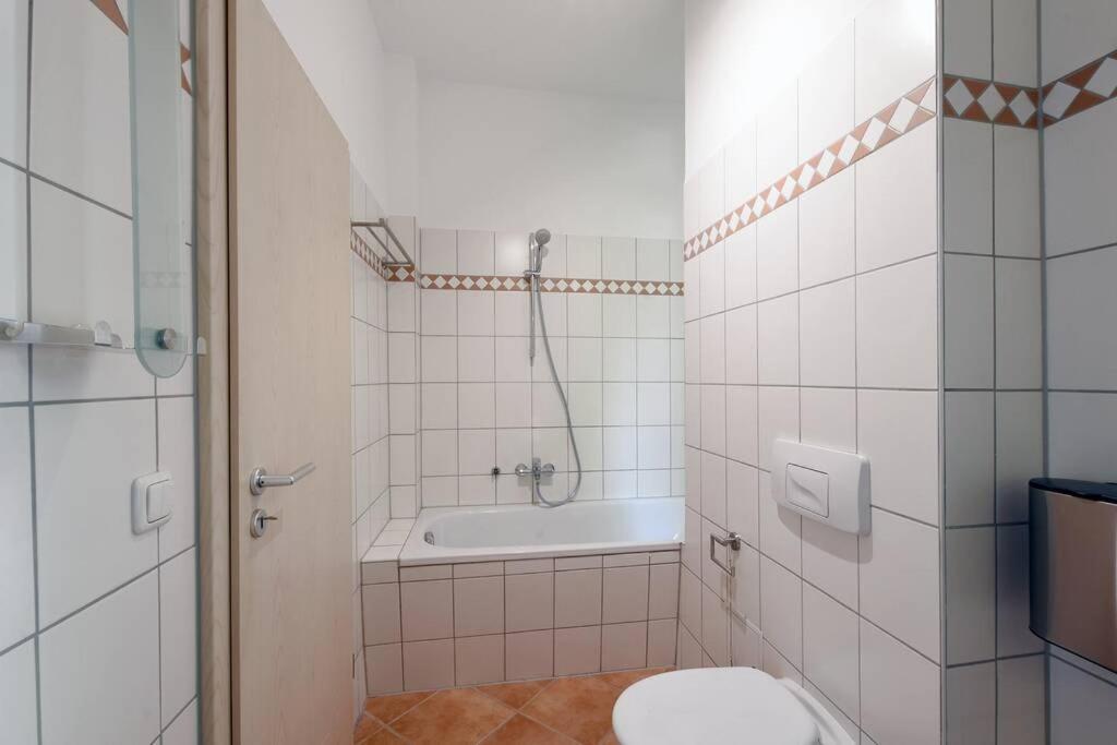 Stylish City Apartment In Zwickau Bagian luar foto